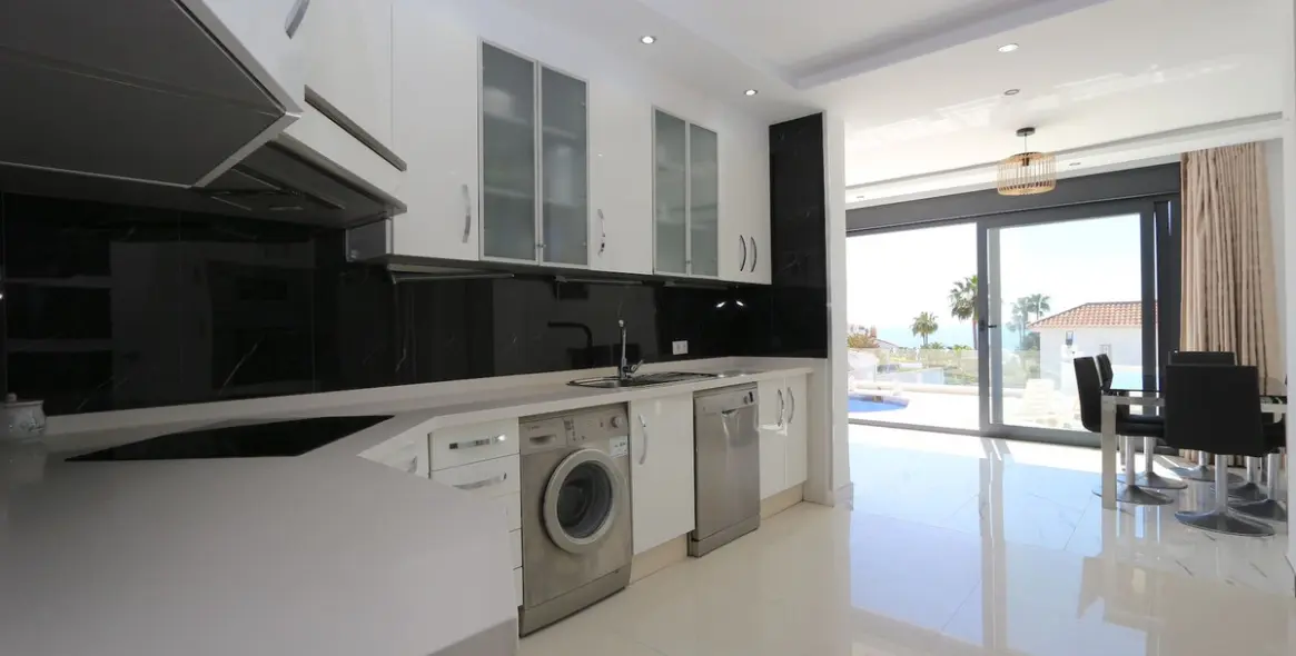 Продажа  отдельно стоящей виллы в Riviera del Sol 11