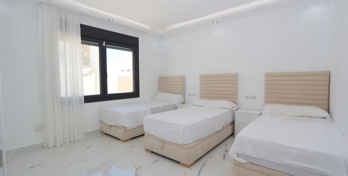 Продажа  отдельно стоящей виллы в Riviera del Sol 15