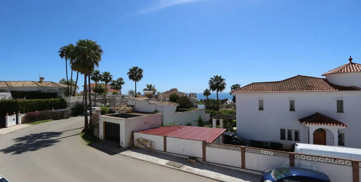 Sale of detached villa in Riviera del Sol 27