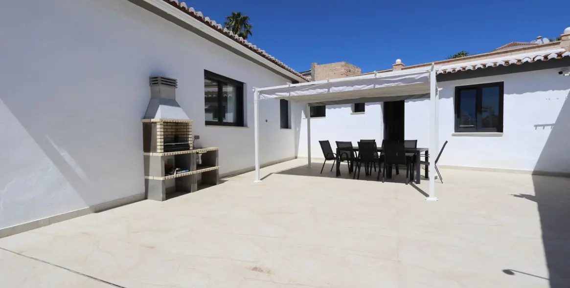 Sale of detached villa in Riviera del Sol 33