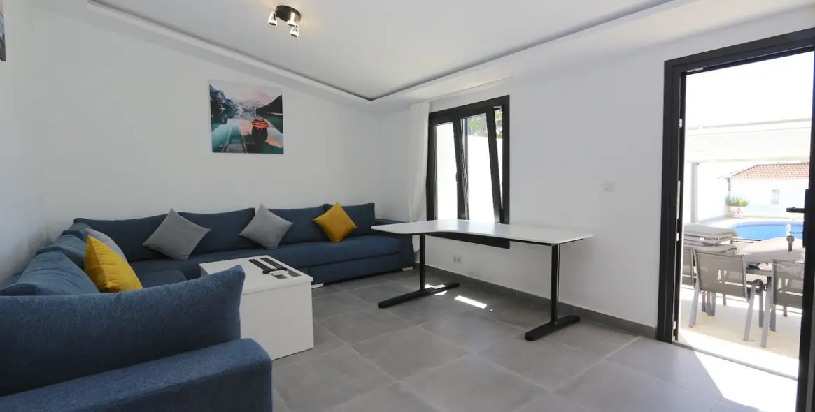 Sale of detached villa in Riviera del Sol 36