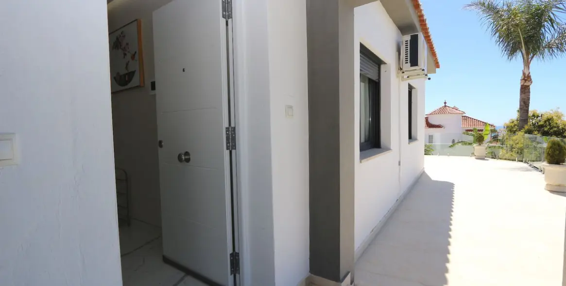 Sale of detached villa in Riviera del Sol 38