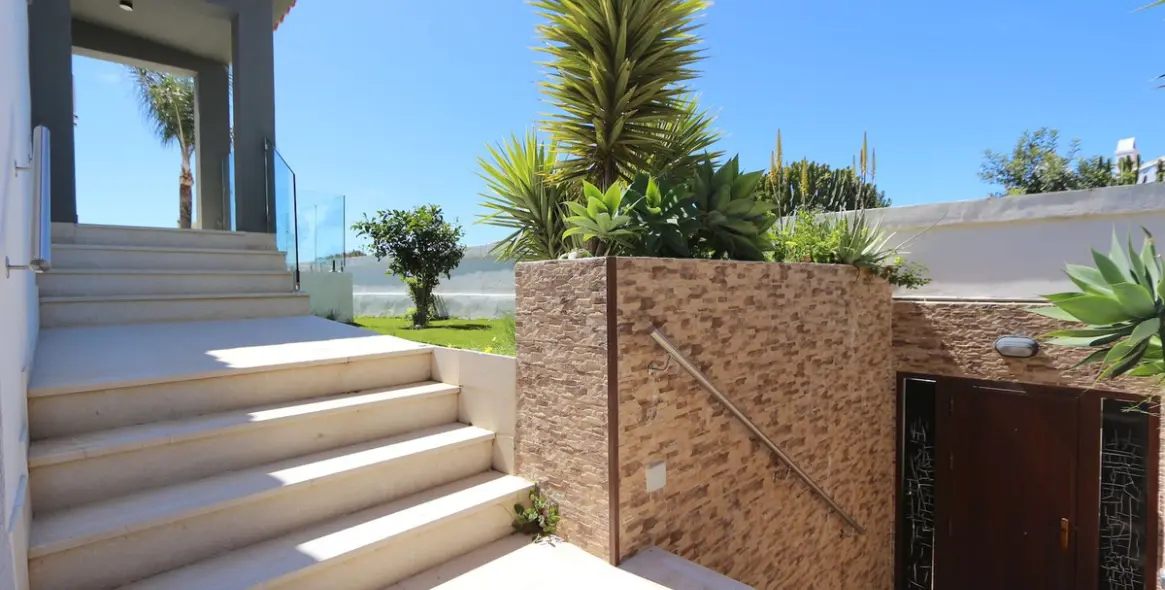 Sale of detached villa in Riviera del Sol 39