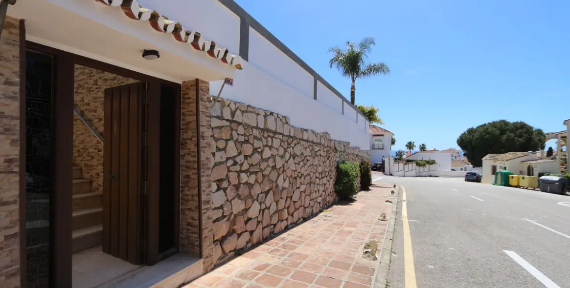 Sale of detached villa in Riviera del Sol 40