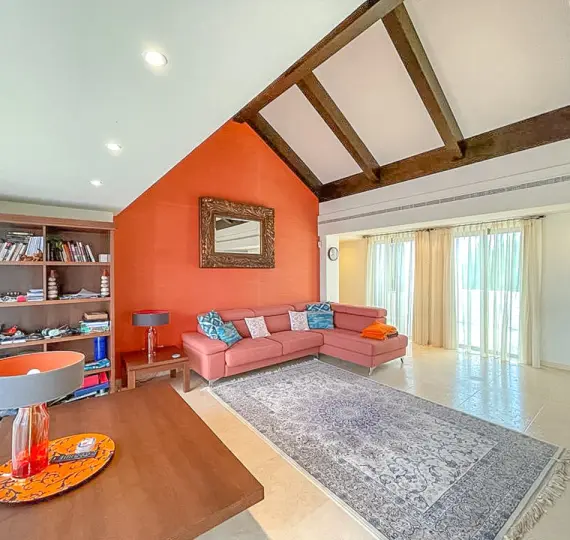 Long-term rent of penthouse in Los Flamingos