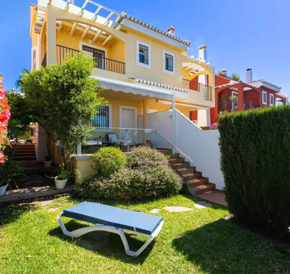 Продажа дома на две семьи в Costabella