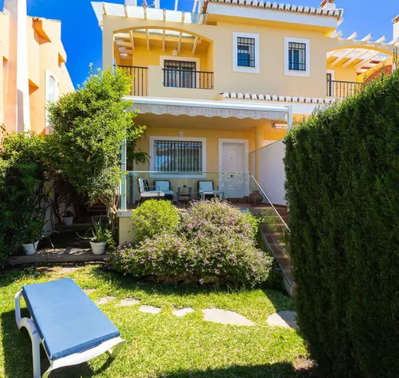 Продажа дома на две семьи в Costabella