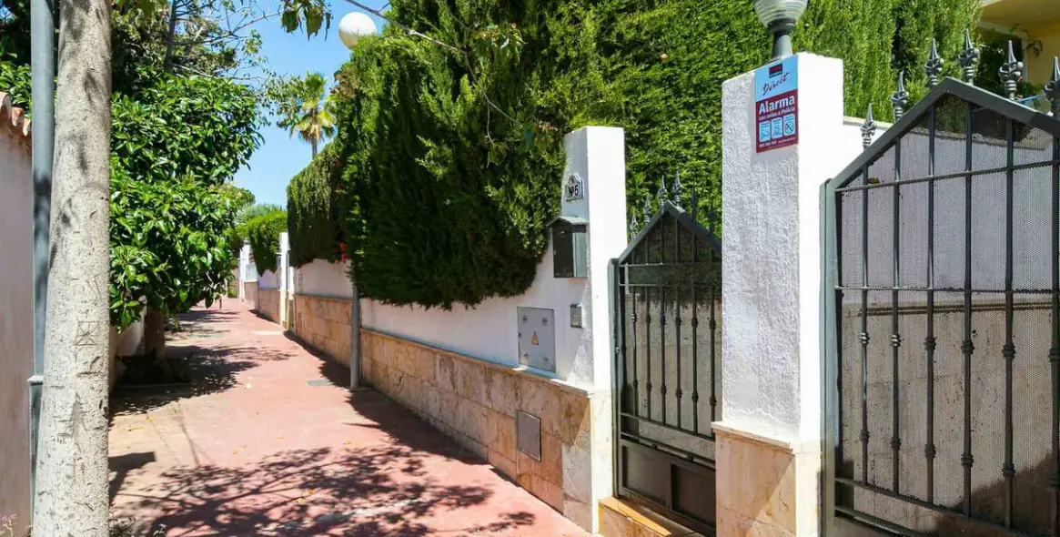 Продажа дома на две семьи в Costabella 3