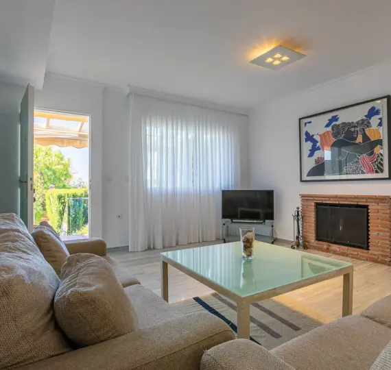 Продажа дома на две семьи в Costabella