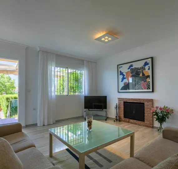 Продажа дома на две семьи в Costabella