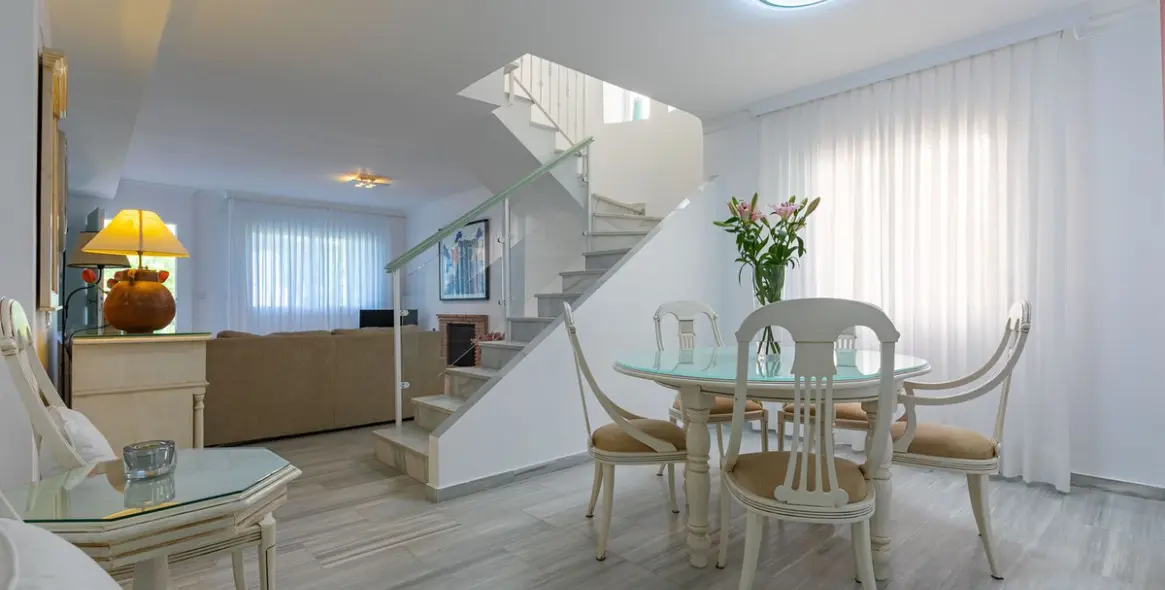 Продажа дома на две семьи в Costabella 8