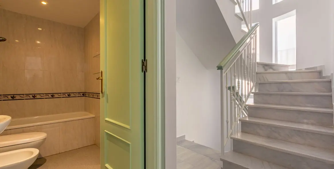 Продажа дома на две семьи в Costabella 19