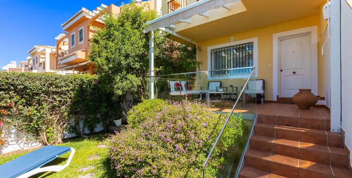 Продажа дома на две семьи в Costabella 28