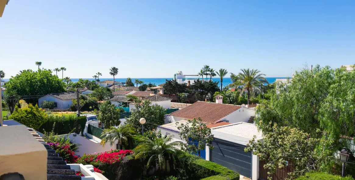 Продажа дома на две семьи в Costabella 37