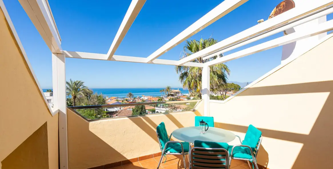 Продажа дома на две семьи в Costabella 44