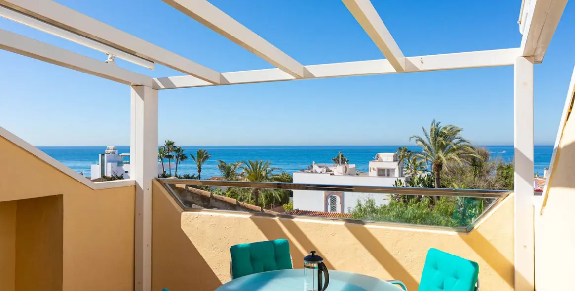 Продажа дома на две семьи в Costabella 46