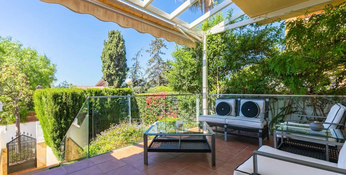 Продажа дома на две семьи в Costabella 52