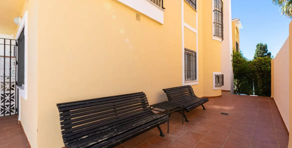 Продажа дома на две семьи в Costabella 57