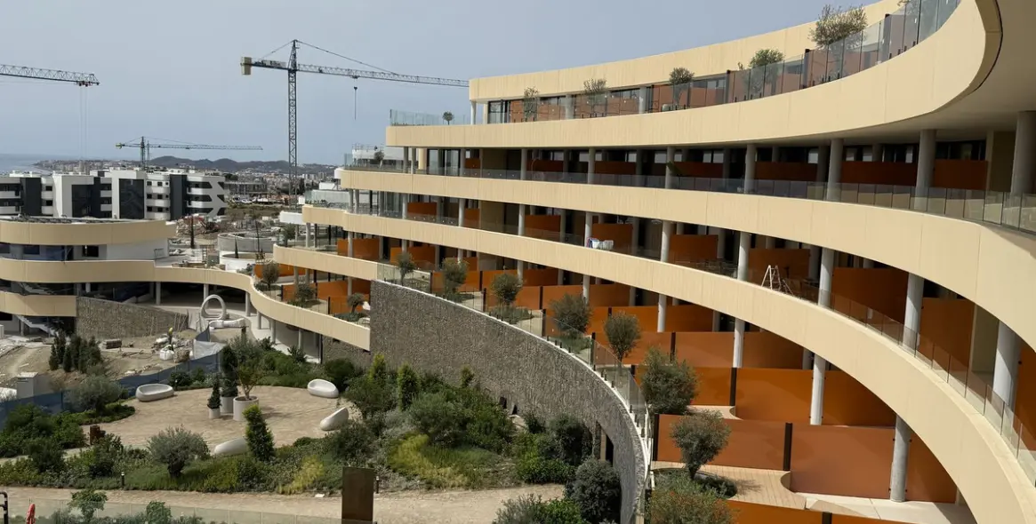 Sale of middle floor apartment in Higueron 1