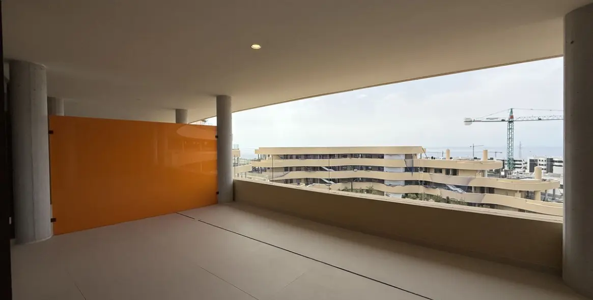 Sale of middle floor apartment in Higueron 5