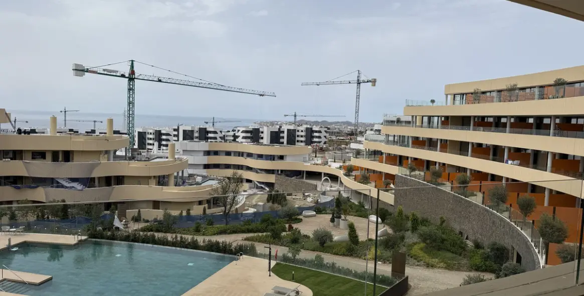 Sale of middle floor apartment in Higueron 7