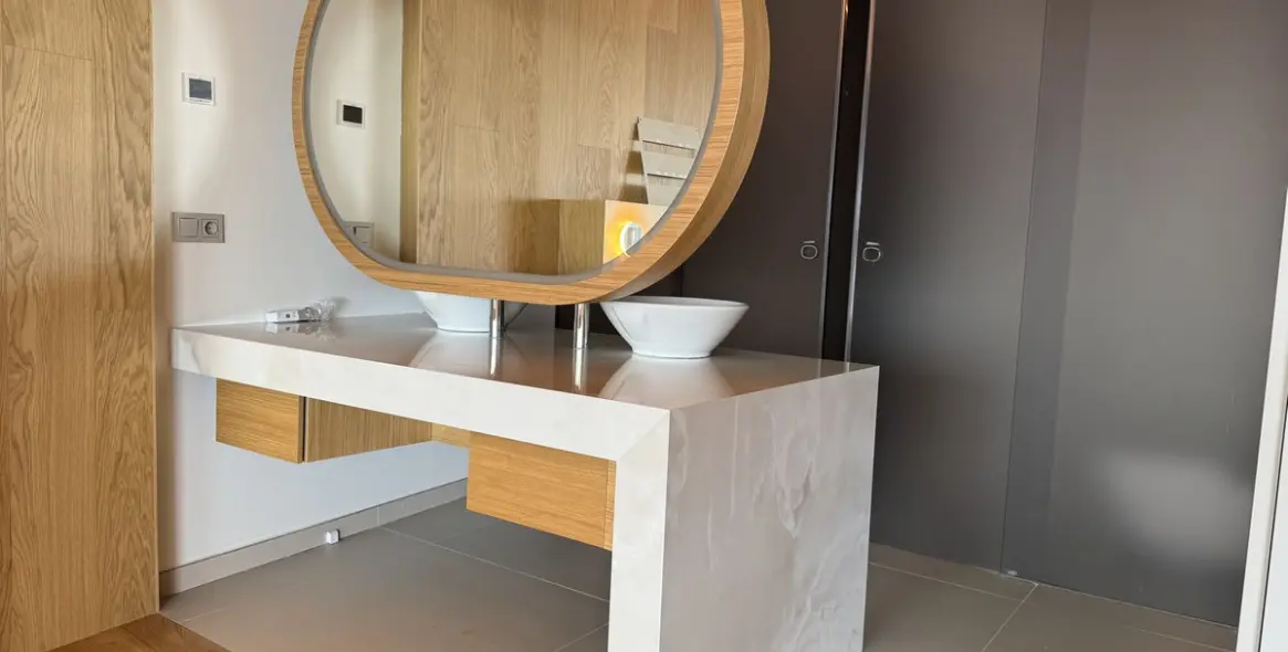 Sale of middle floor apartment in Higueron 12