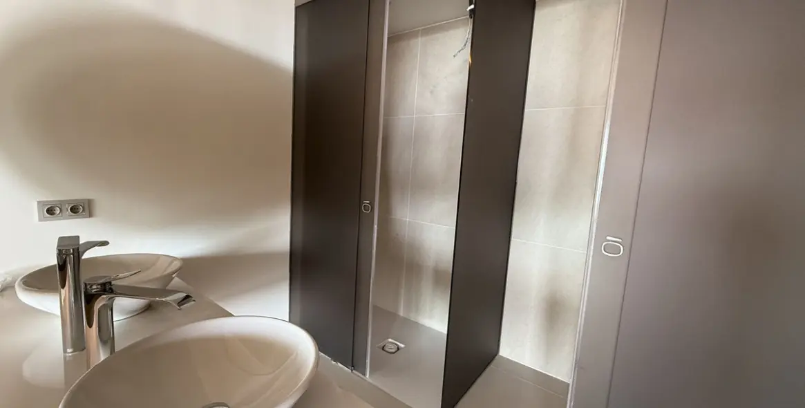 Sale of middle floor apartment in Higueron 14