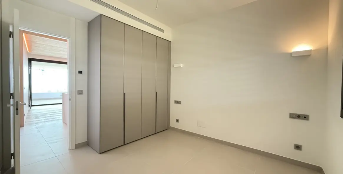 Sale of middle floor apartment in Higueron 22