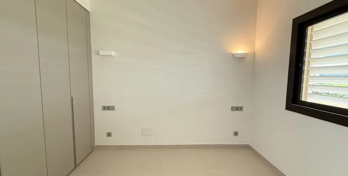 Sale of middle floor apartment in Higueron 23