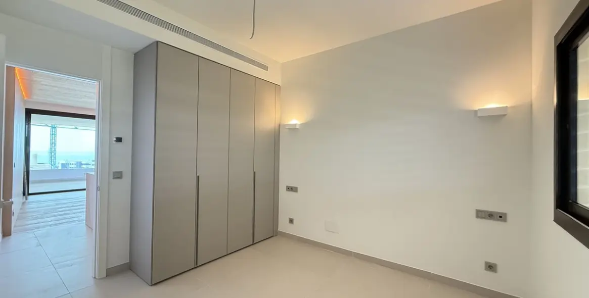 Sale of middle floor apartment in Higueron 24