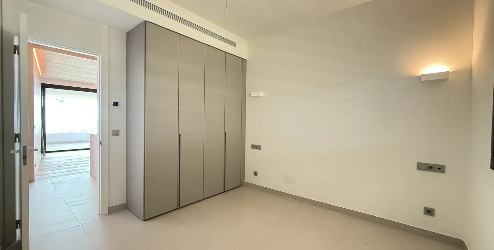 Sale of middle floor apartment in Higueron 22