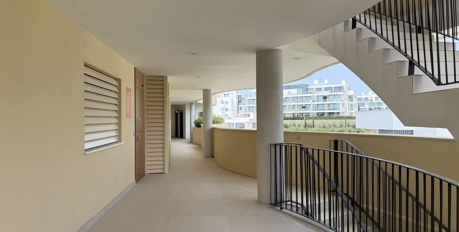 Sale of middle floor apartment in Higueron 37