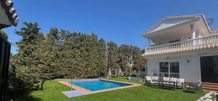 Sale of detached villa in Marbella 1