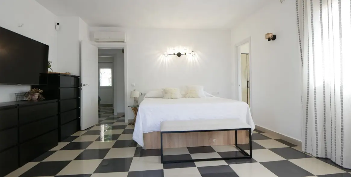 Sale of detached villa in Marbella 19