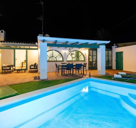 Venta de villa independiente en Nueva Andalucía