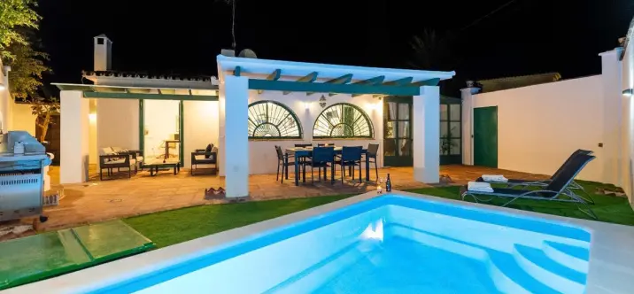 Venta de villa independiente en Nueva Andalucía 0