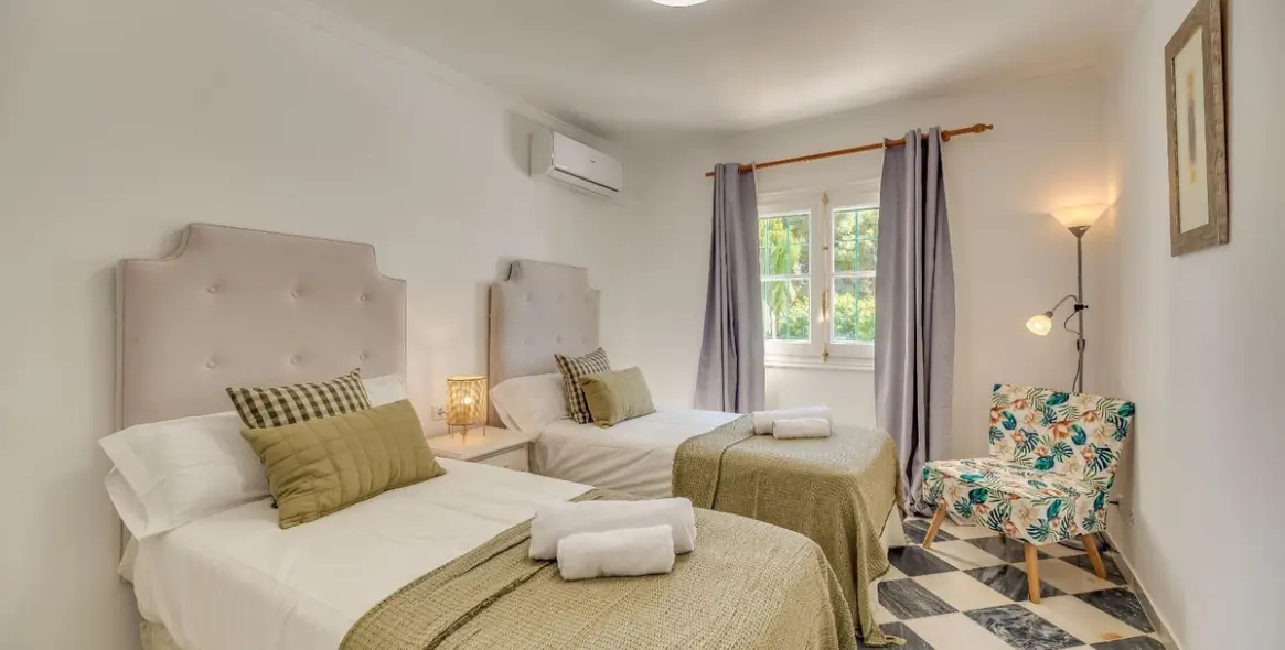 Продажа  отдельно стоящей виллы в Nueva Andalucía 14