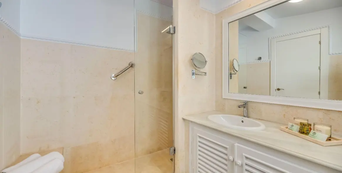 Sale of detached villa in Nueva Andalucía 25