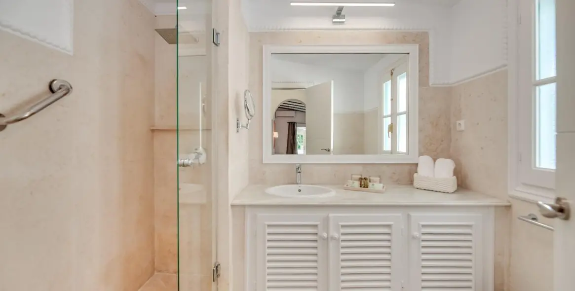 Sale of detached villa in Nueva Andalucía 26