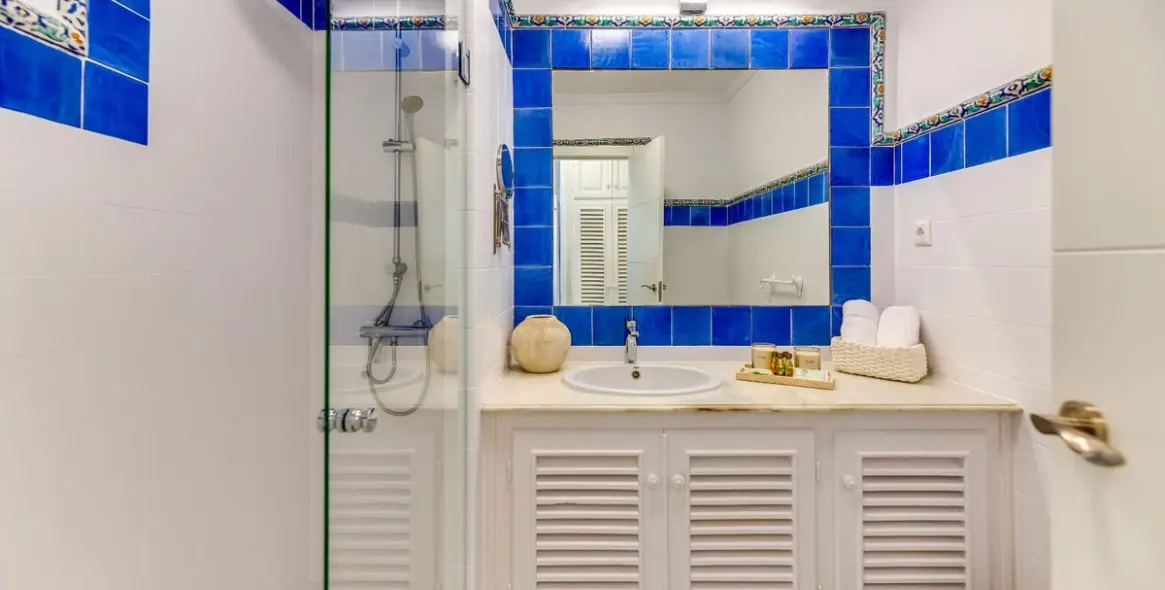 Sale of detached villa in Nueva Andalucía 28