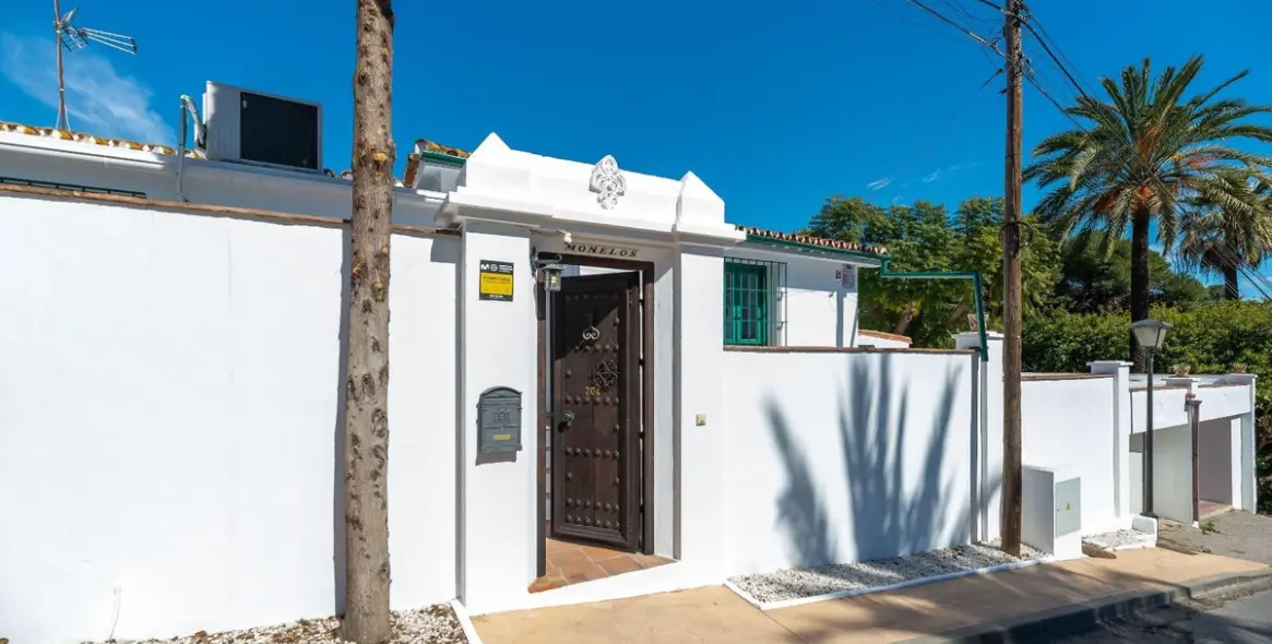 Sale of detached villa in Nueva Andalucía 52