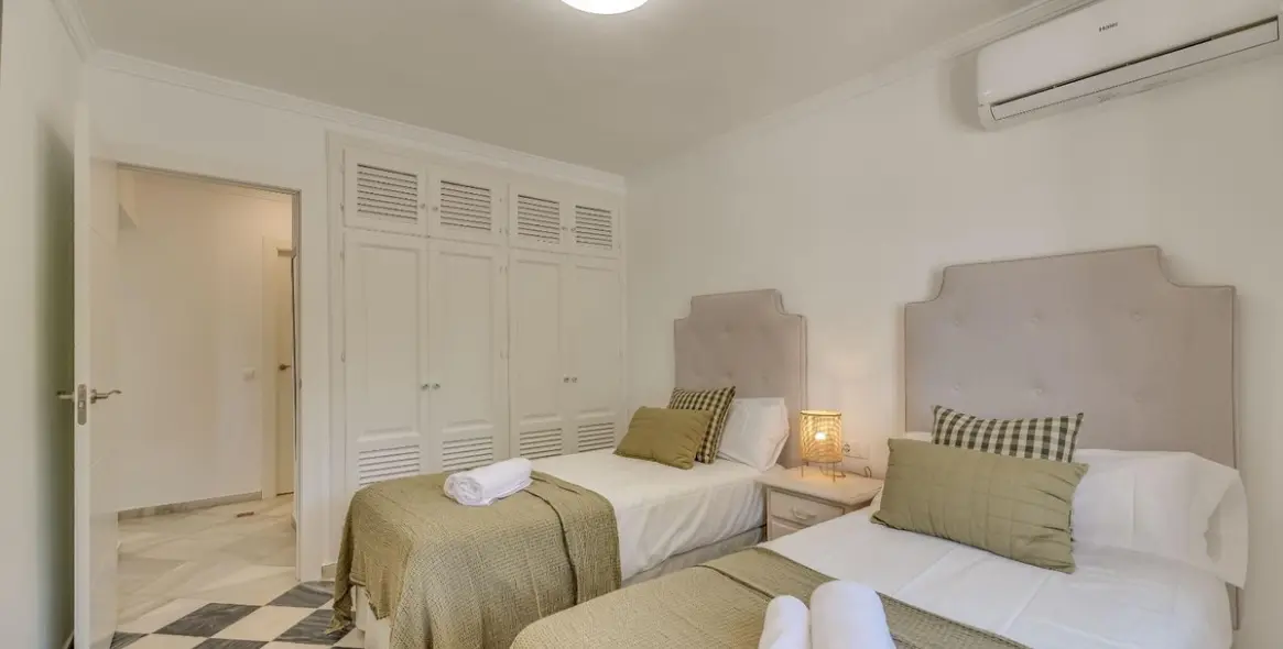 Sale of detached villa in Nueva Andalucía 15
