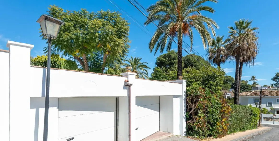 Sale of detached villa in Nueva Andalucía 74