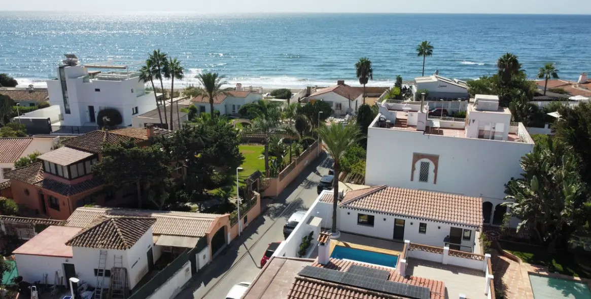 Sale of detached villa in Costabella 2