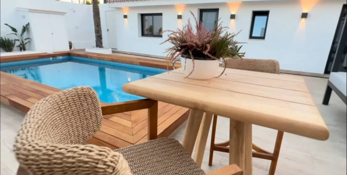 Sale of detached villa in Costabella 17