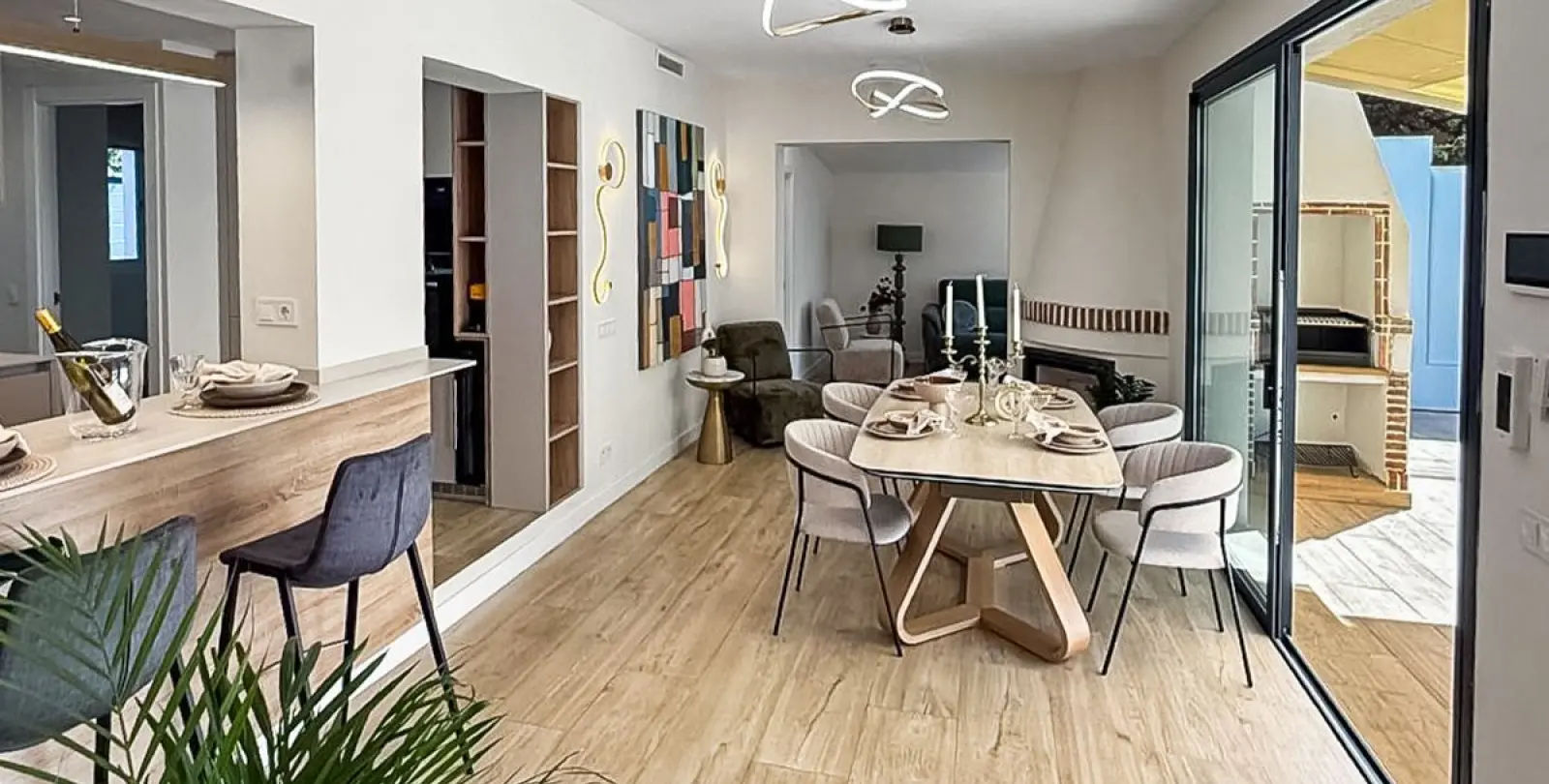 Sale of detached villa in Costabella 7