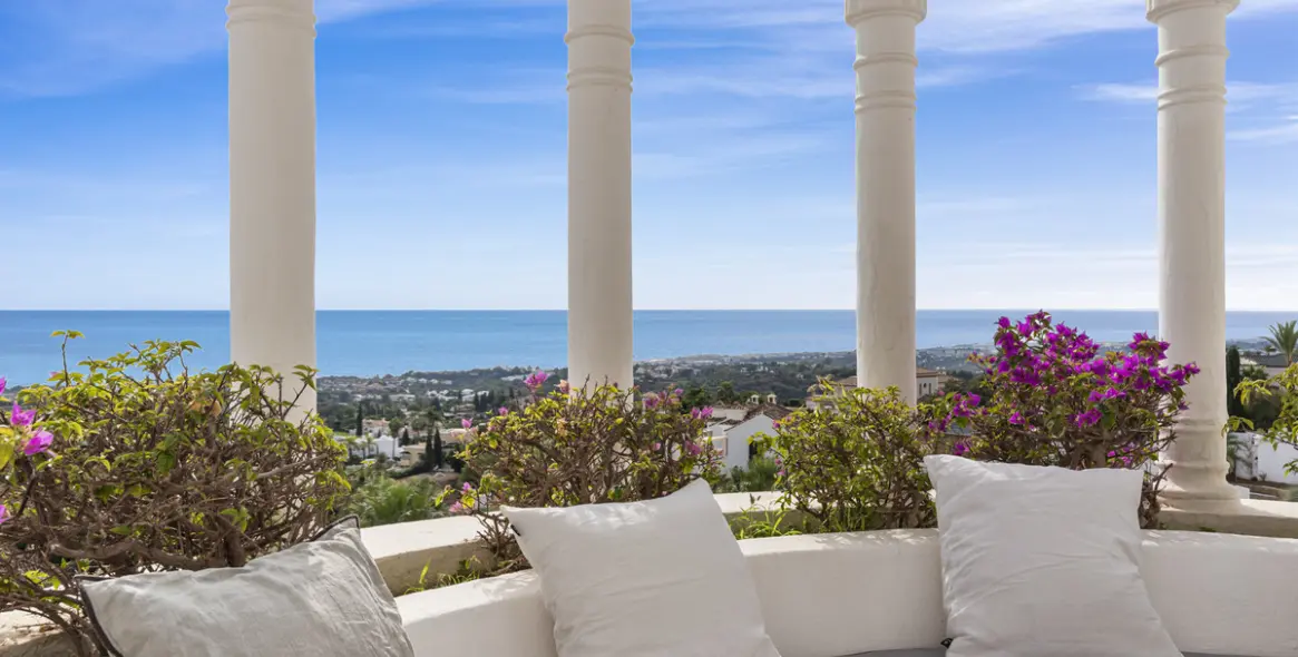 Long-term rent of penthouse duplex in The Golden Mile 1