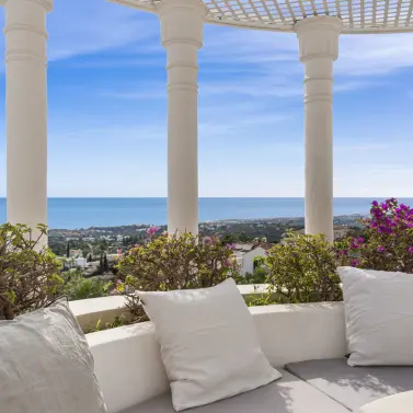 Long-term rent of penthouse duplex in The Golden Mile