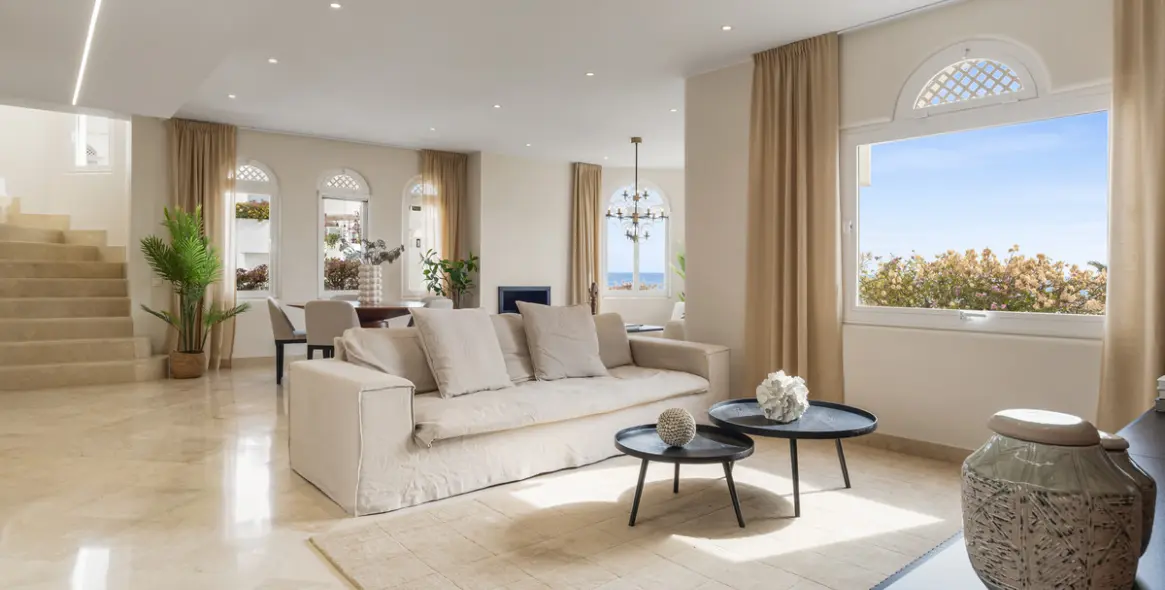 Long-term rent of penthouse duplex in The Golden Mile 12