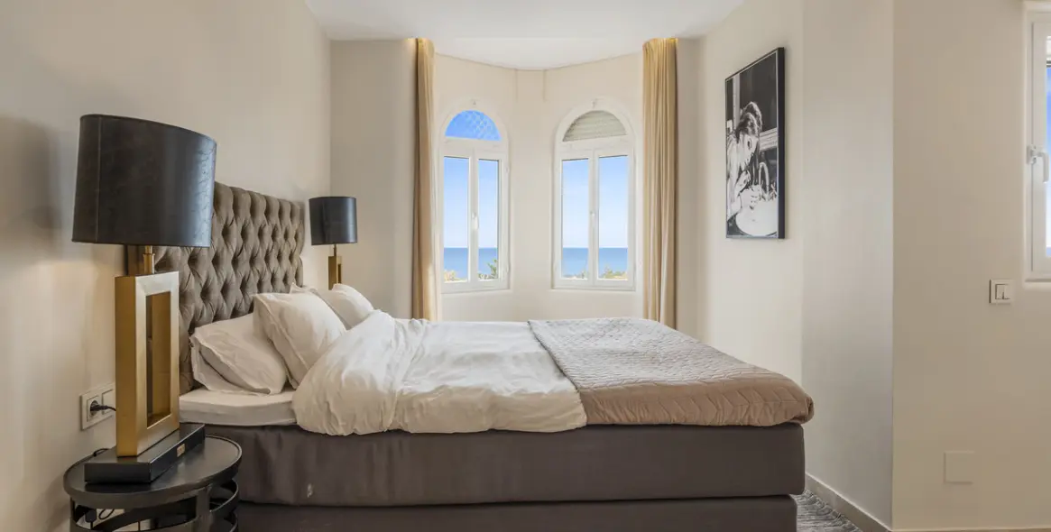 Long-term rent of penthouse duplex in The Golden Mile 22